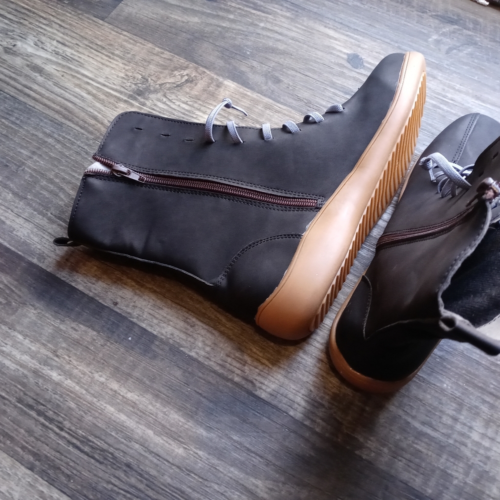 Boots - Picture 4 of 5